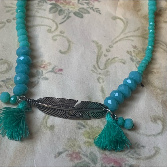NEW Turquoise Color Faceted Glass Beaded Silver Plated Feather Woman’s Necklace - Picture 7 of 7